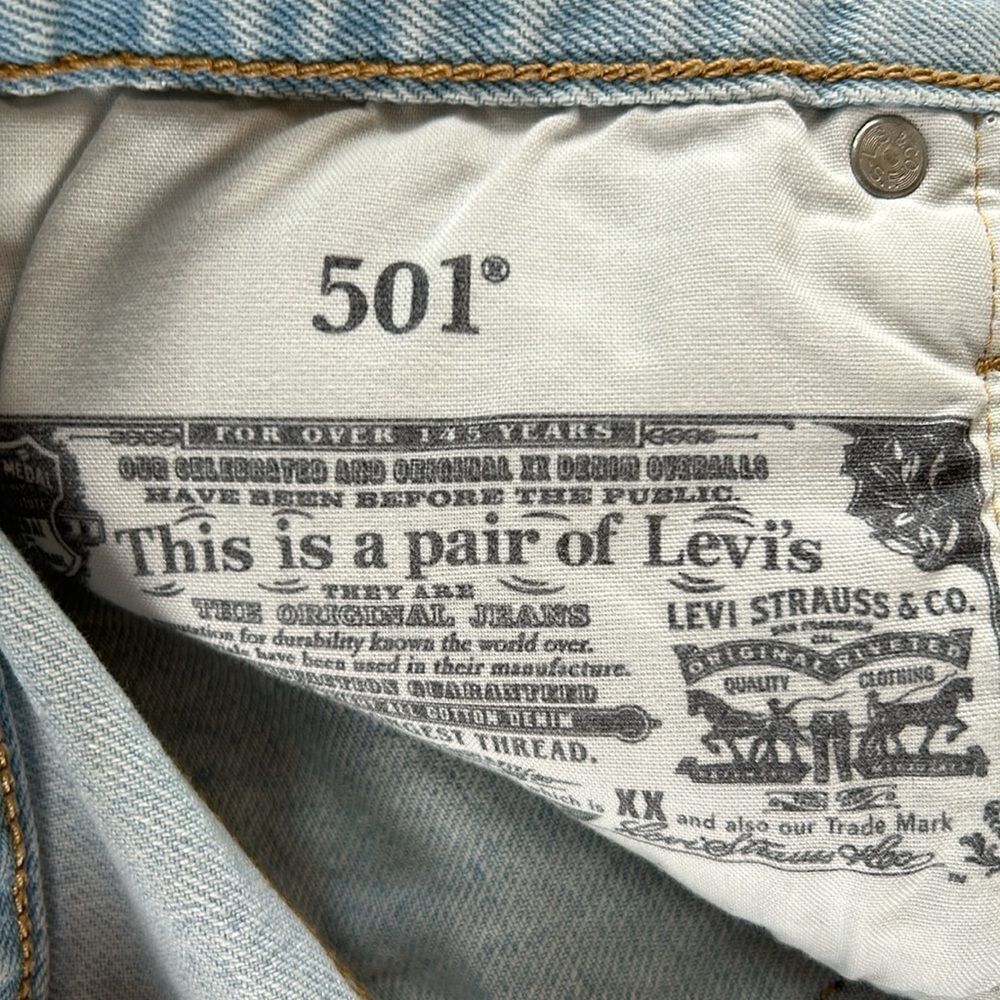 Levi's 501 Light Wash Jean Shorts - Picture 4 of 8